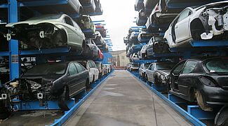 [Translate "International (English)"] Cantilever racking for cars