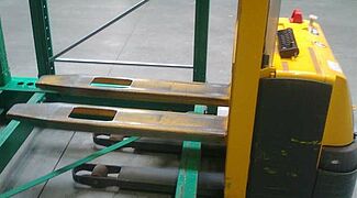 Mobile racking system detail