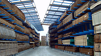 Cantilever racking system with roof