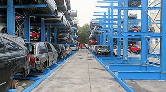 [Translate "International (English)"] Cantilever racking for cars